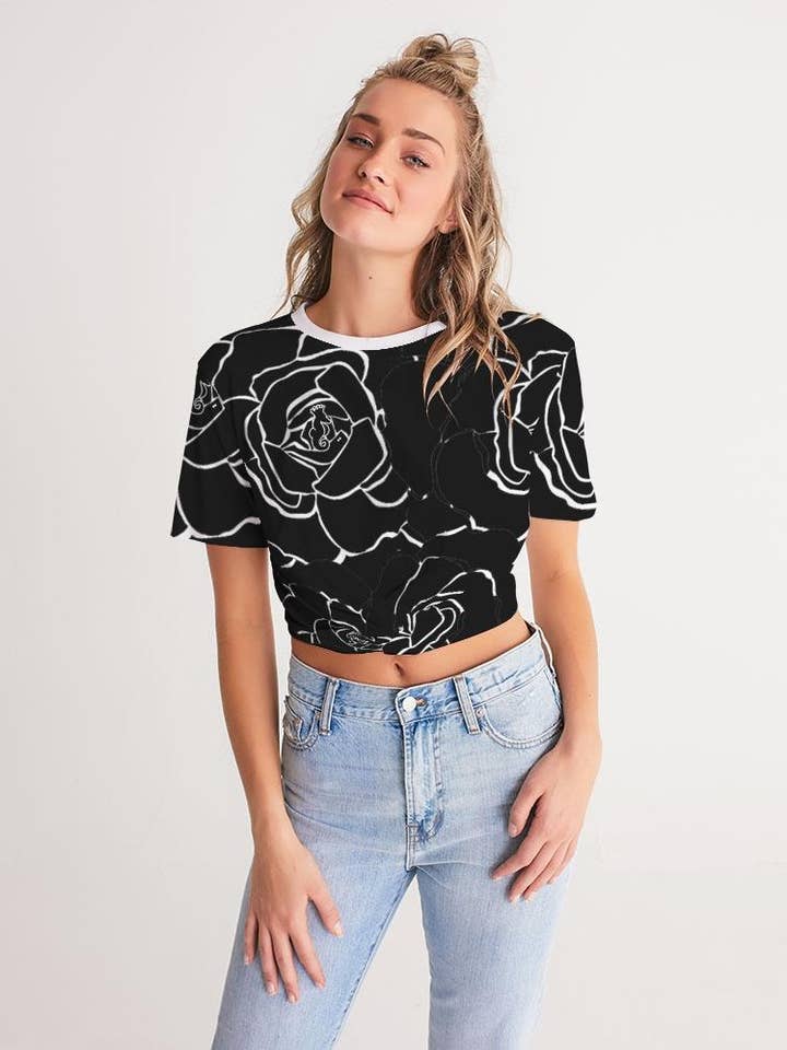 T-shirt raccourci rose noir pour la vente par Dwayne Elliott Collection