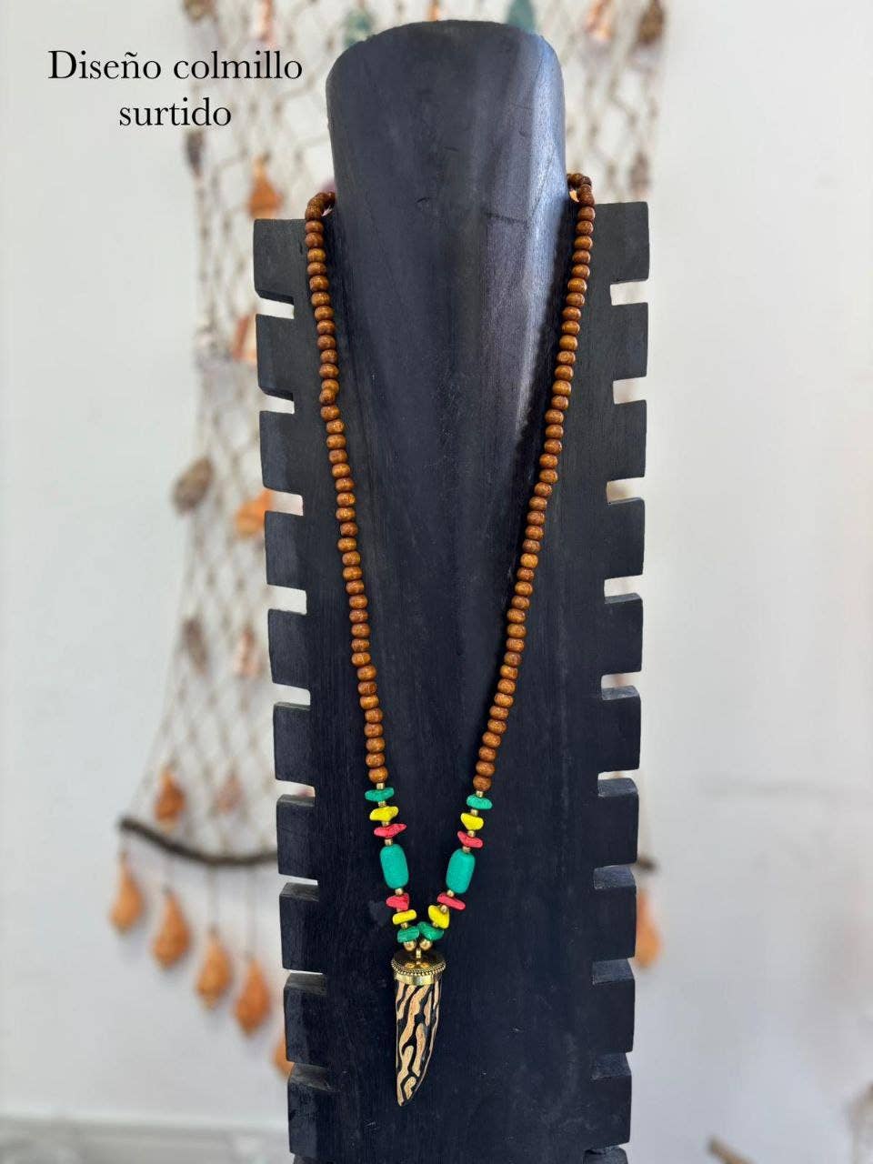 Hecho a mano – Engroshandel Halskæde med medaljon – Etniisk halskæde med farverige perler og elfenbenshorn8
