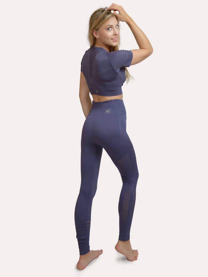 Anaissa - Wholesale Sport-/loungelegging - Dames - Naadloze compressiebroek met opengewerkte details, Naya22