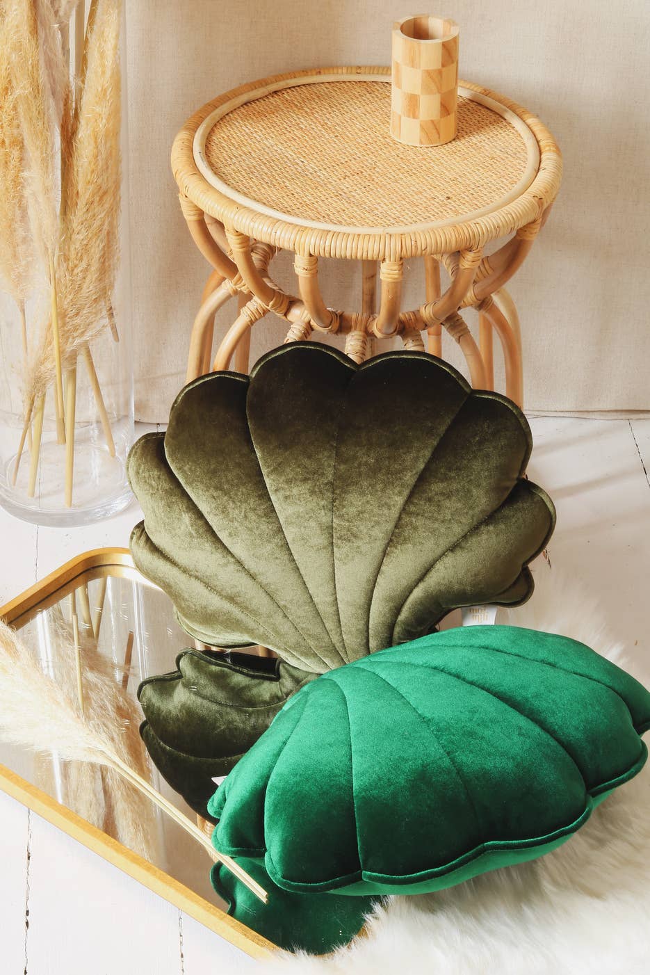 Moi Mili – Großhandel Zierkissen – „Emerald Pearl“ Samt-Muschel-Kissen3