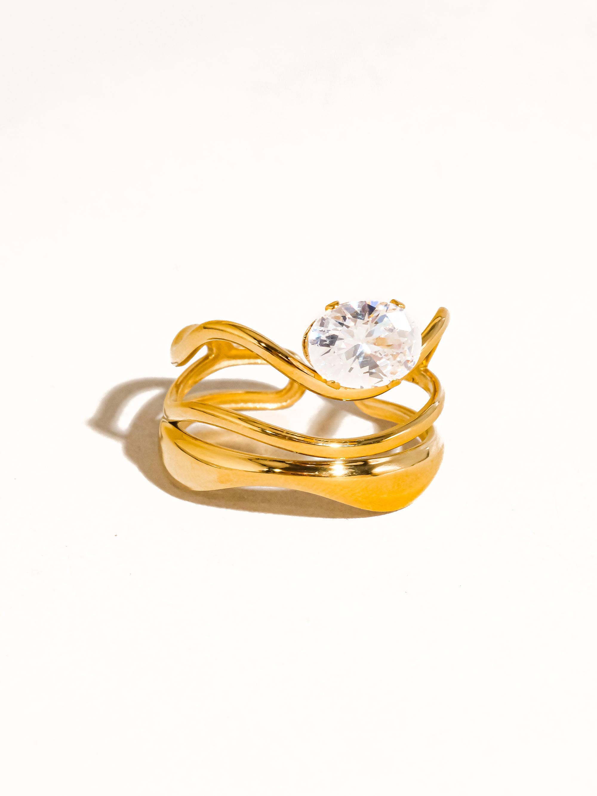 Oro Giallo Anello Astratto CZ in Oro 18K Gloire Non-Tarnish in vendita all'ingrosso su Faire