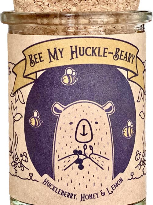 Bee My Huckle-beary voor wholesale door The Sacred Wild Candle Co