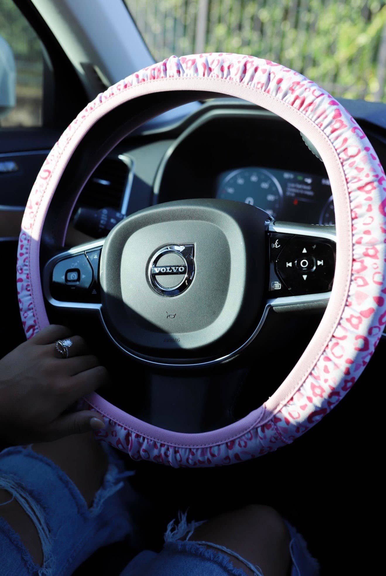 The Front Porch Label – wholesale Car Decorative Charm - Unisex – Pink Leopard Steering Wheel Cover2