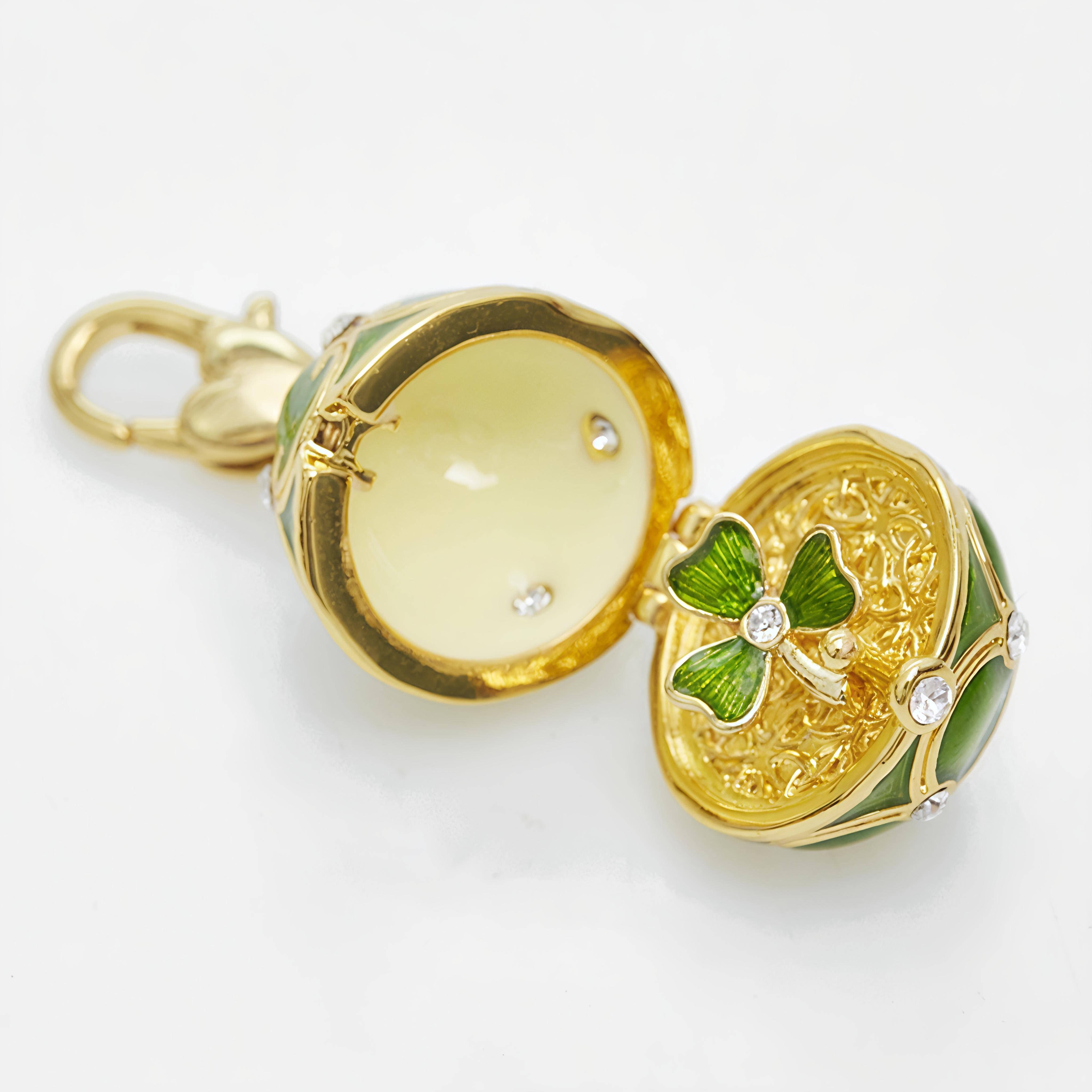 Verdivine – wholesale Individual charm/pendant – Three Leaf Clover Locket Pendant3