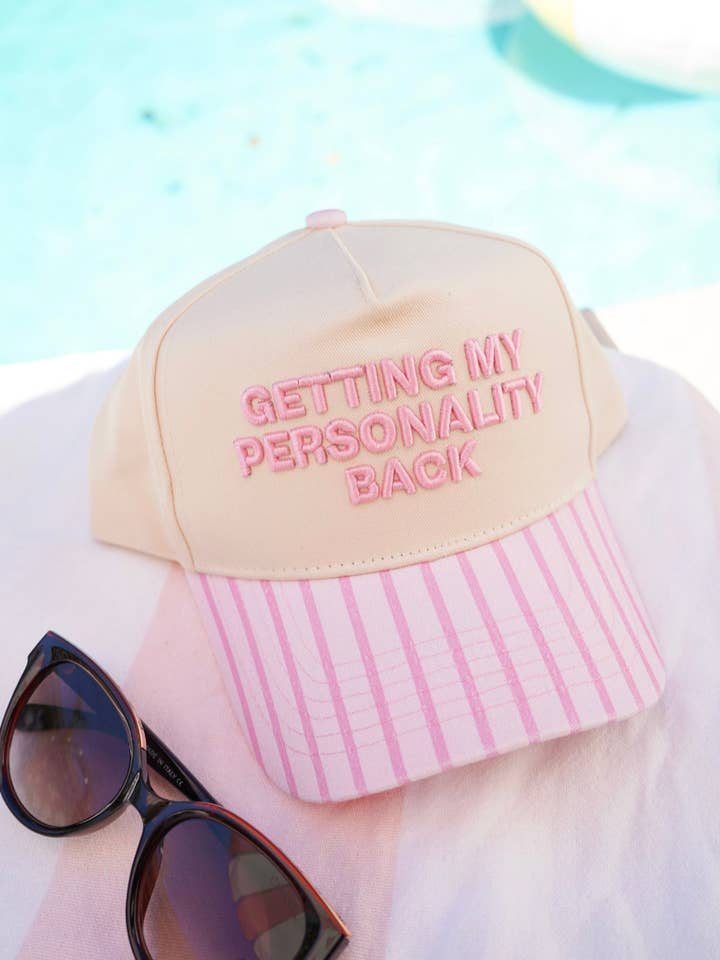 Retrouver ma personnalité - casquette trucker rose à rayures pour la vente par KENZKUSTOMZ