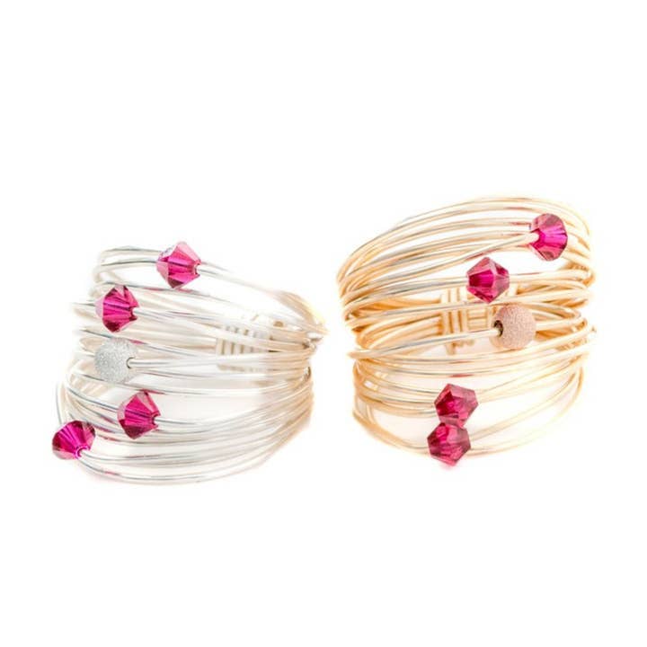 A Blonde and Her Bag – Engroshandel Statementring – Marcia Wire Wrap Ring med Ruby Swarovski krystaller8