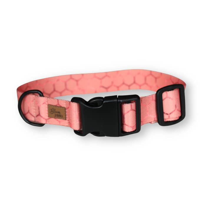Collier pour chien à imprimé en toile | Hexagones roses | Boucle en plastique robuste | Collier à ouverture latérale réglable pour la vente par Bloom Paws