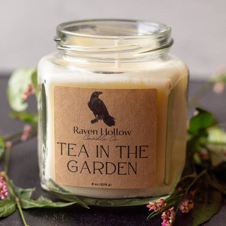 Vela de cera de abejas de soja Tea in the Garden (8 oz) para venta al por mayor de Raven Hollow Candle Co.