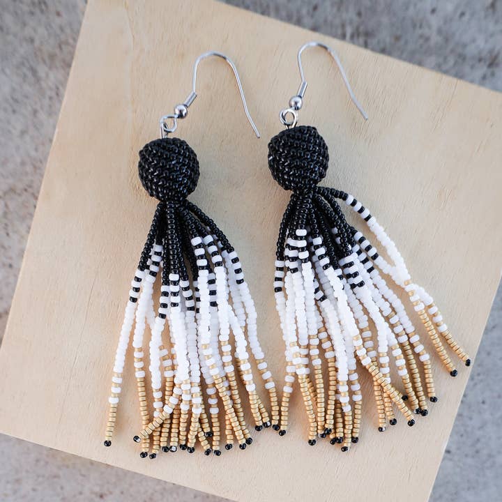 Kugel- und Quasten-Ohrringe - Bewundernswert für den Großhandel von Zuri Styles