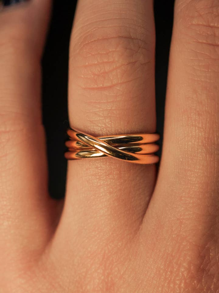 Bague Overlap, or 14 carats pour la vente par Hannah Naomi