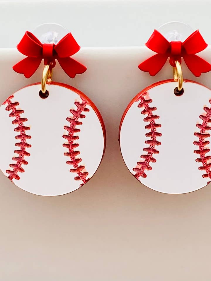 Basebollmatchdag Drop med röda rosettörhängen för wholesale av Sandy Lou Designs