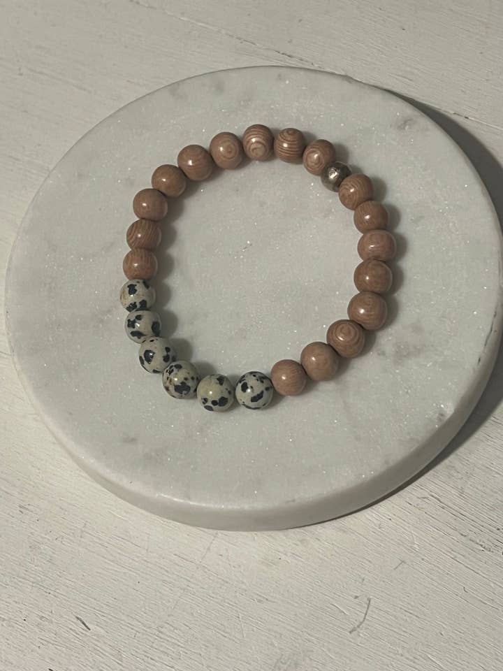 Diffusor-Armband aus dalmatinischem Jaspis und Rosenholz für den Großhandel von Inspiration Beads