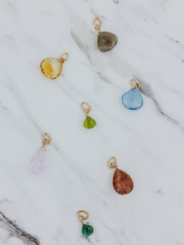 Kettingbedels - Edelsteendruppels | GF voor wholesale door Wings Hawaii