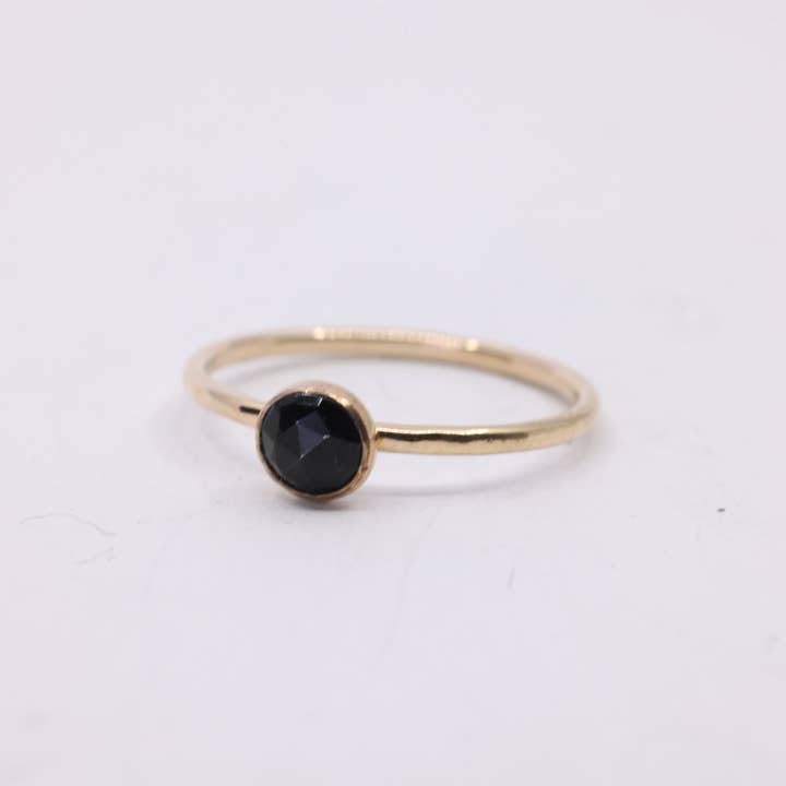 The Land of Salt - Wholesale Single Stone/Solitaire Ring - Medium Onyx Stacking Ring in Gold