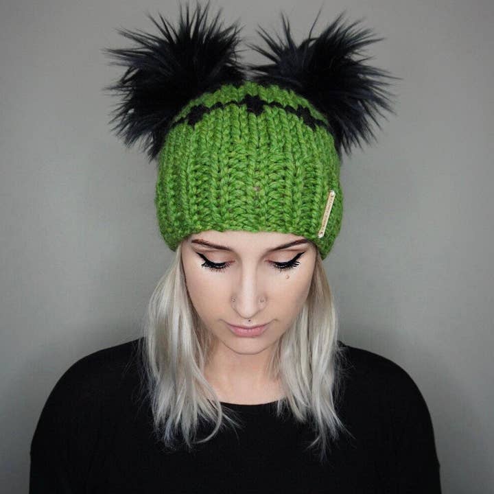 Charlie & Luna Co. - Vente Bonnet – unisexe - Le Bonnet Double Pompon Frankenstein - Bonnet Tricoté Halloween 20251