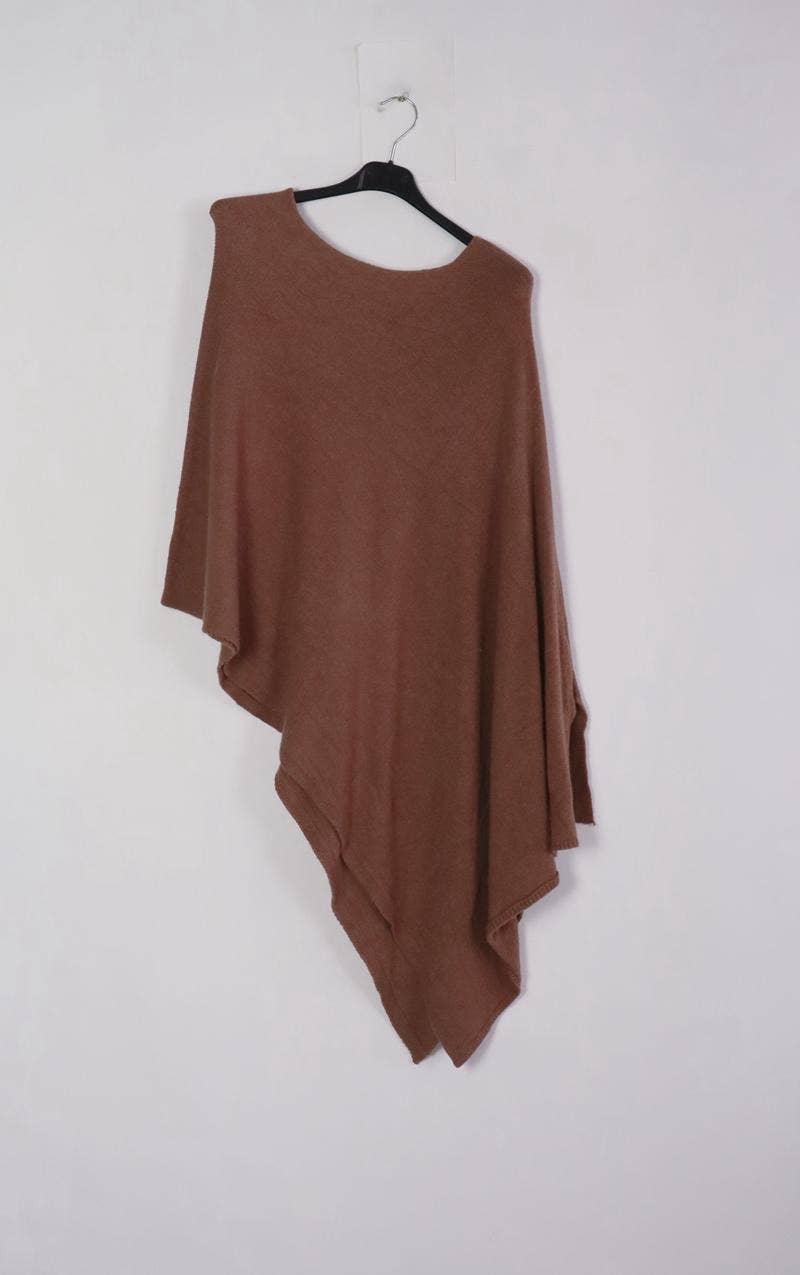 Lea & Luc - Grandes Tailles – wholesale Poncho – Women's – Star print poncho with round neck REF. 007610