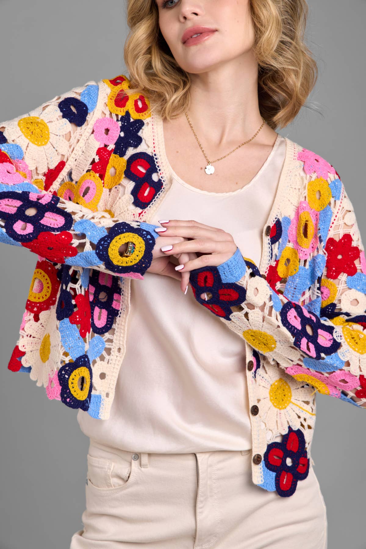 SAACHI – Großhandel Jacke – Damen – Bunter Häkel-Cardigan mit Blumenmuster, kurz geschnitten18