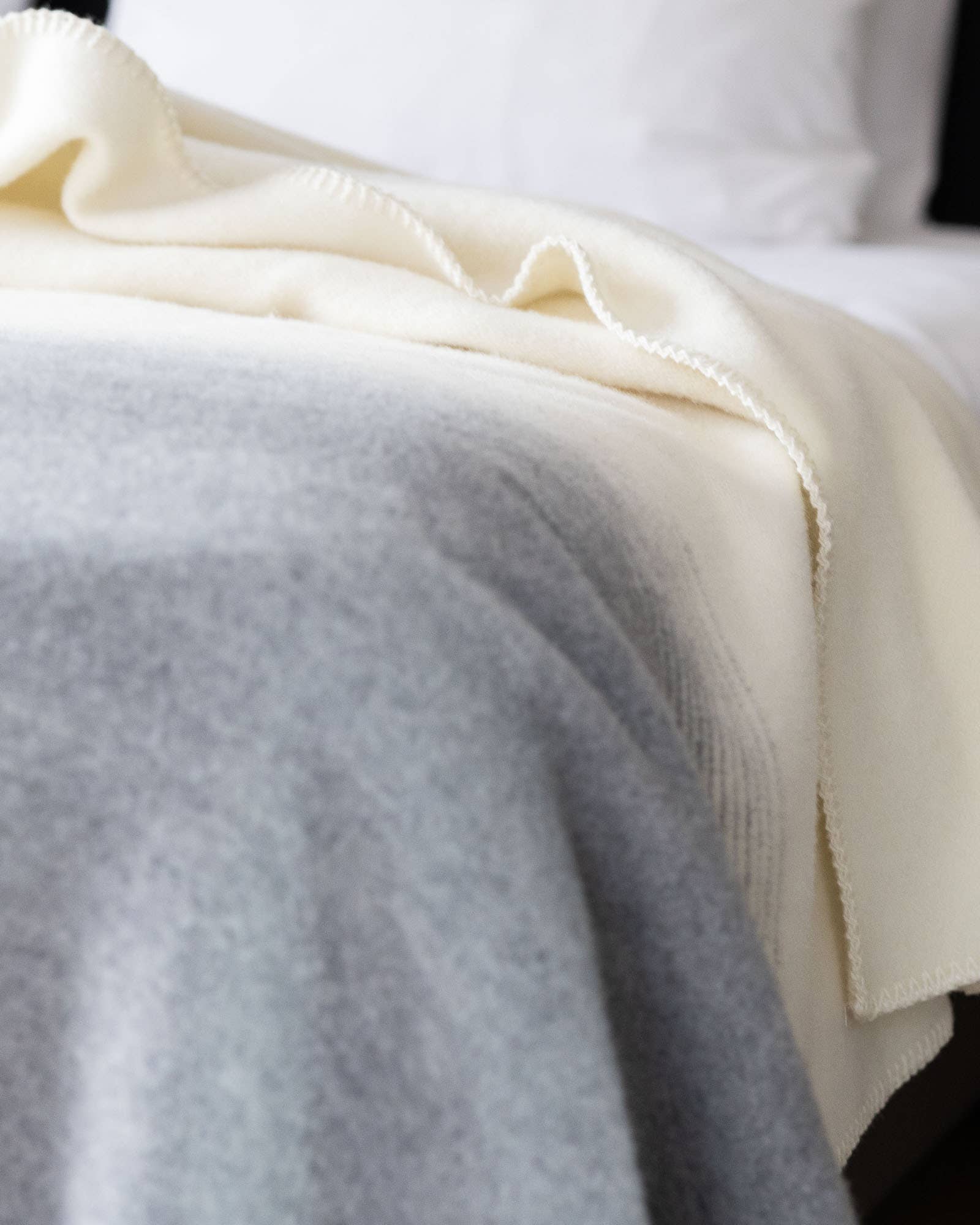 MoST – wholesale Bedding blanket – Merino/cashmere Bed Blanket IVORY MIST - double3
