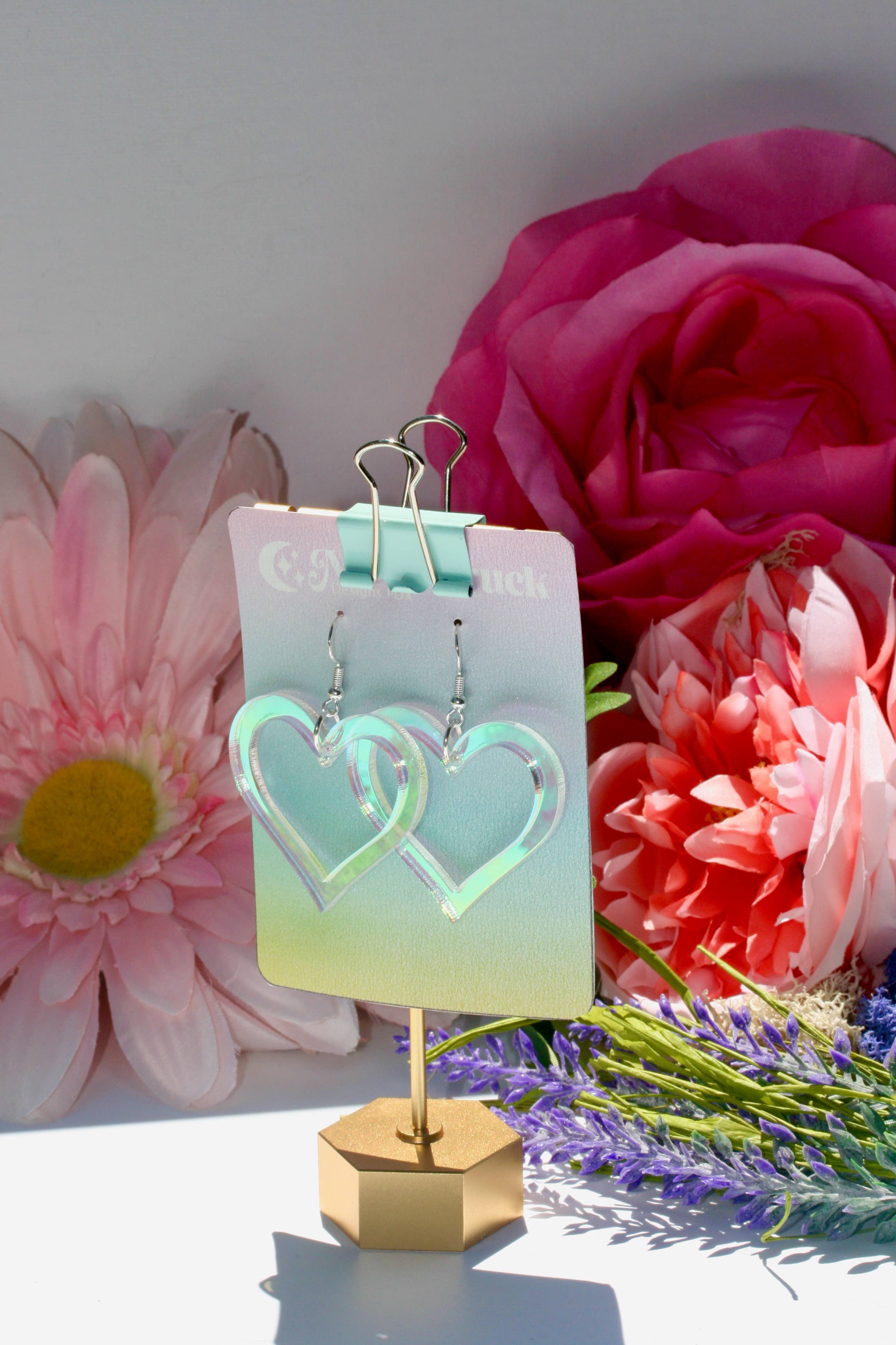 Moonstruck Designs PDX – Großhandel Ohrhänger – Ohrringe mit herzförmigem Umriss, romantischer romantischer Ausschnitt, Em7