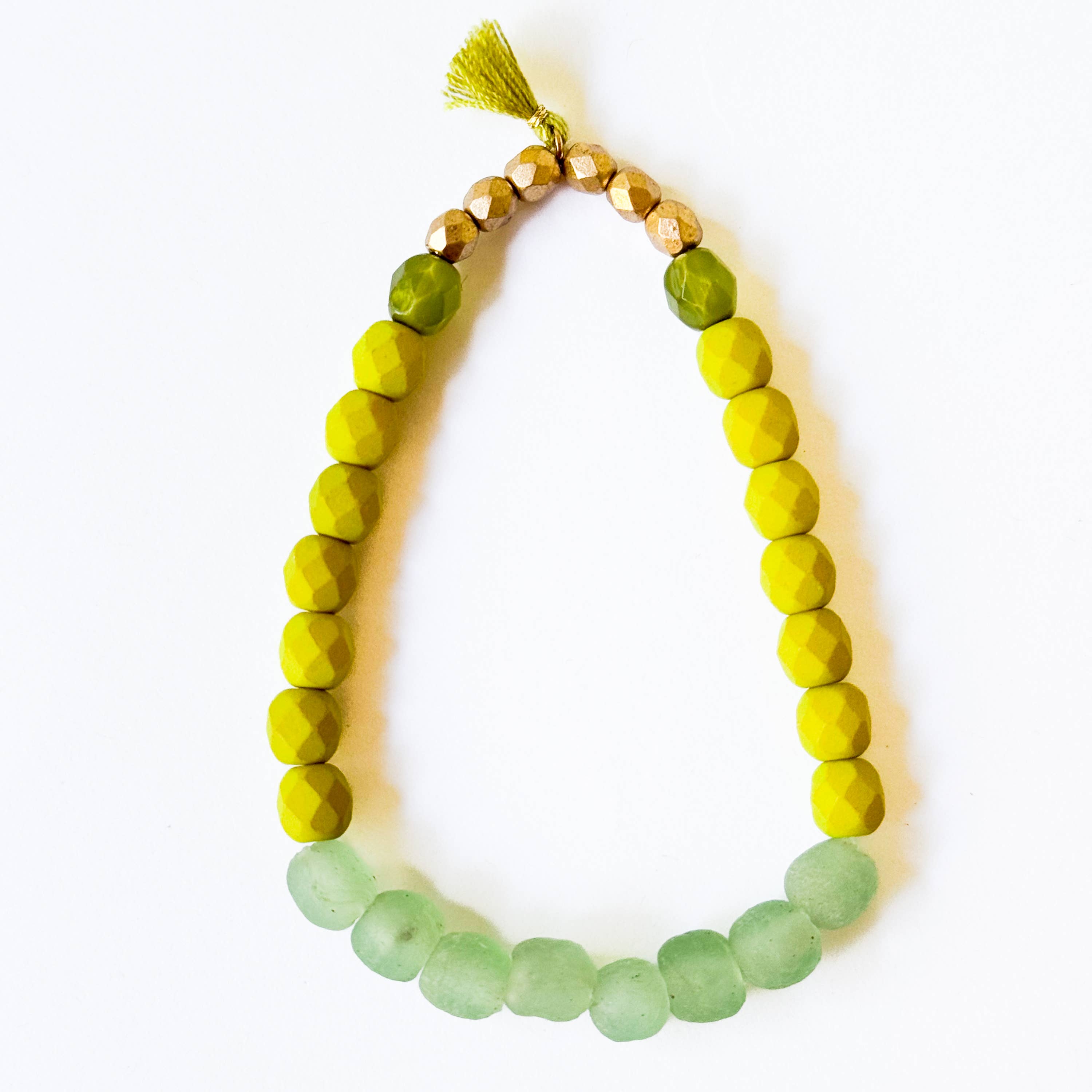 Nest Pretty Things - Vente Bracelet de perles - Bracelet en verre africain recyclé multicolore et perles mélangées 14