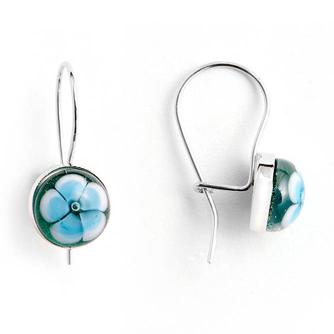Boucles d'oreilles pendantes en verre « Pétale du lac » pour la vente par Fenton Glass Jewelry