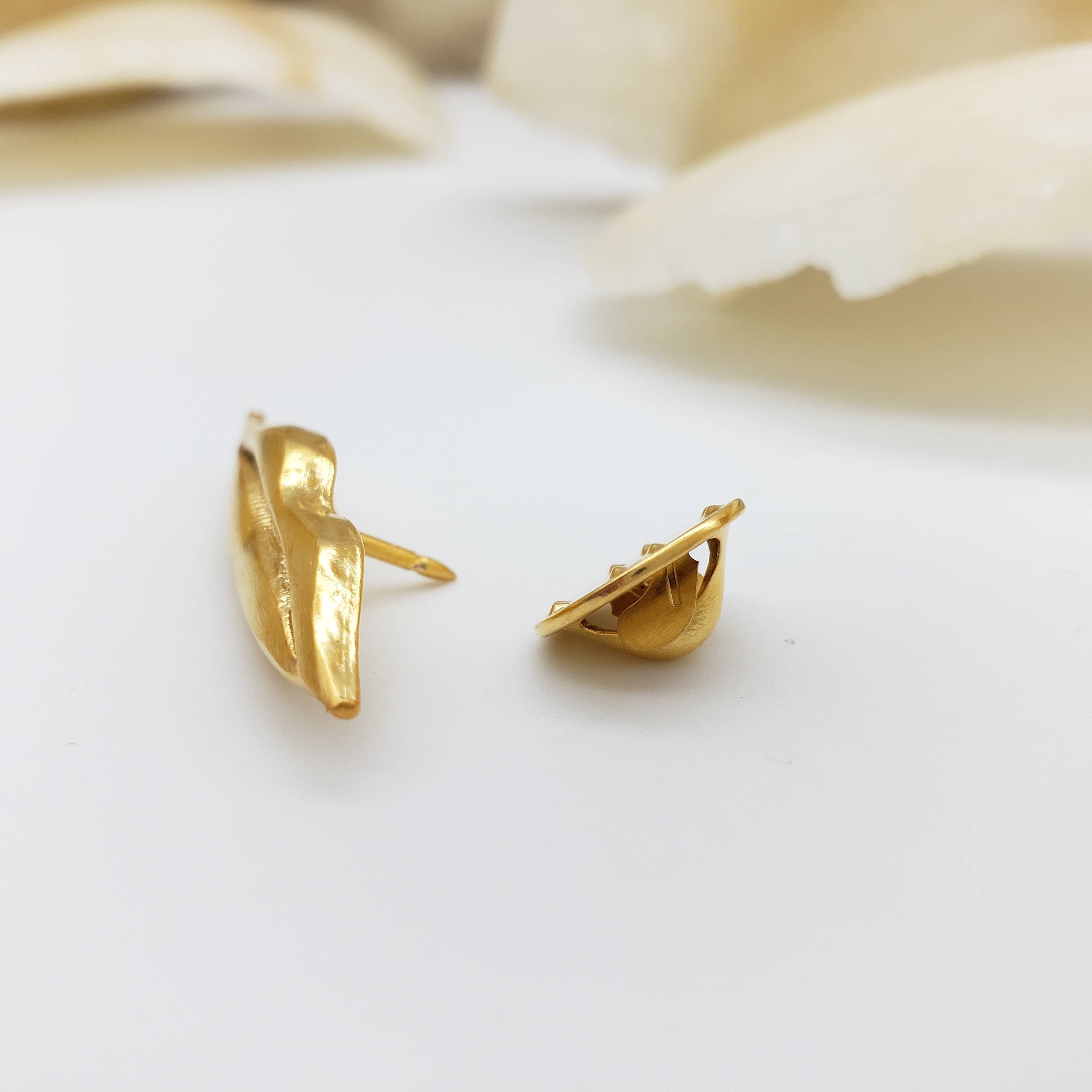 Discoveries, Inc. – wholesale Nål och knapp för kavajslag – Gold Lips Nål - Inspirerad av Man Ray2