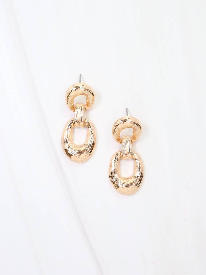 Boucles d'oreilles pendantes texturées Bardstown or pour la vente par Caroline Hill