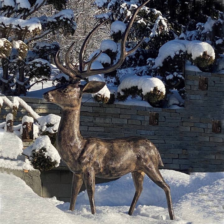 Small aluminum deer (bronze color) for wholesale by LES SCULPTEURS DU LAC