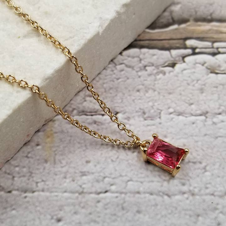 Treasure Wholesale - Vente Colliers à pendentif - Collier en acier au titane avec pierres précieuses rouges2