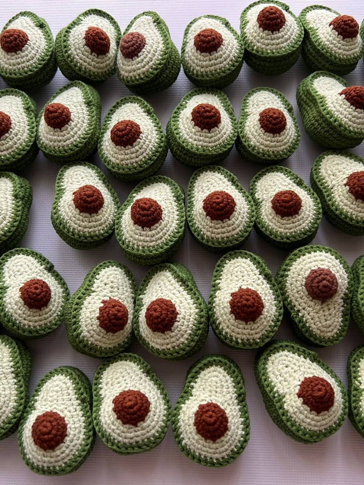 crochet avakado keychain-handmade fun gift for wholesale by Emel Crochet