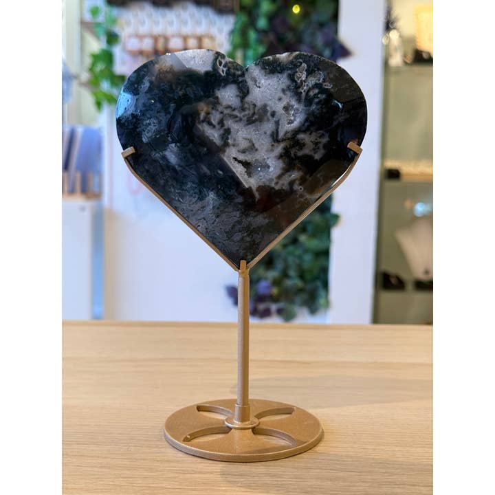Mosagaat Hart op Standaard - 552g - 19cm x 12cm voor wholesale door Crystal Cove Minerals