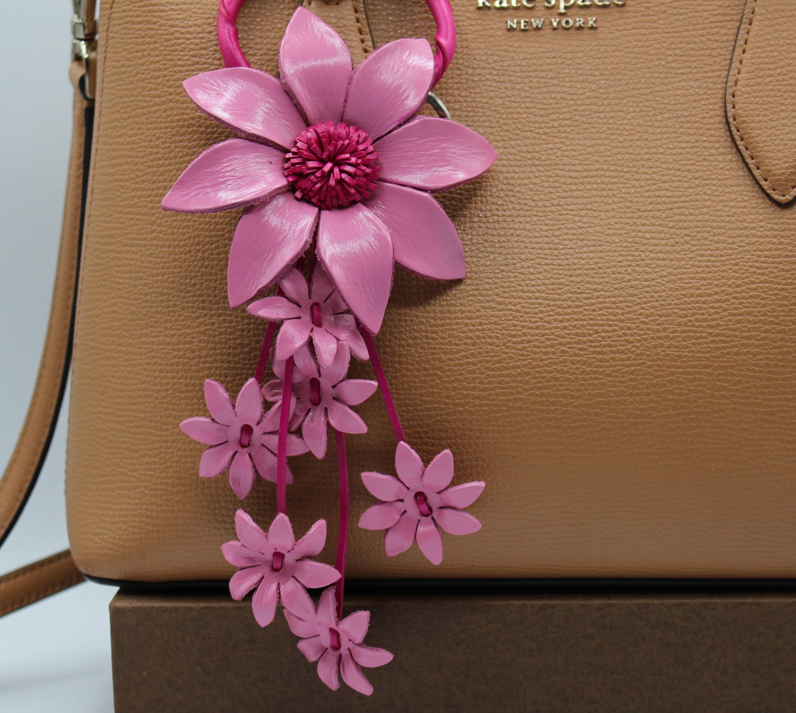 Sunflower Handmade leather inc - Wholesale Keychain - Women's - kc006 leather daisy flower keychain bag charm9