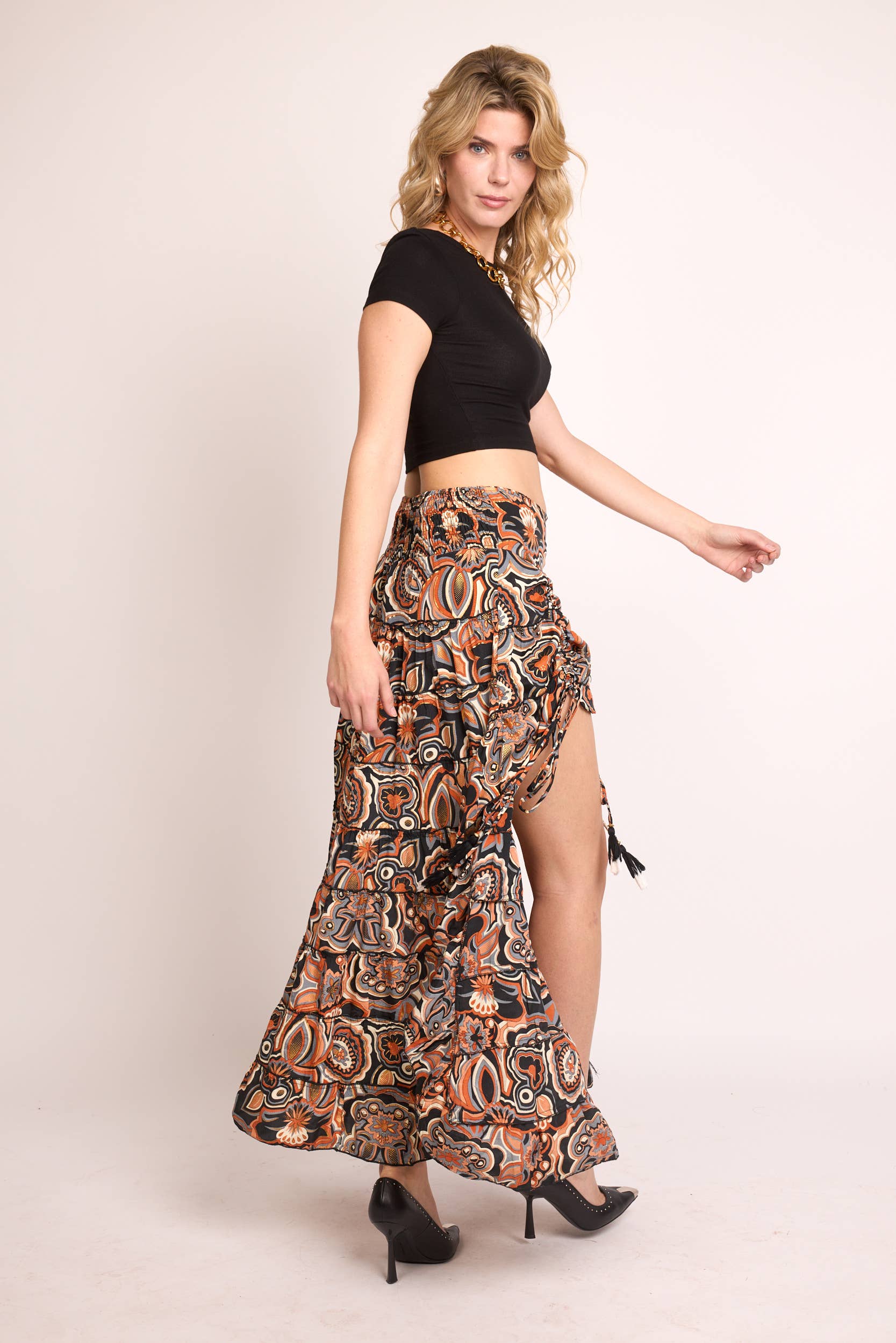 (SCHWARZ - FUCHSIA - LILA) Asymmetrischer Boho-Rock mit Ethno-Print - Goldene Details für den Großhandel auf Faire1