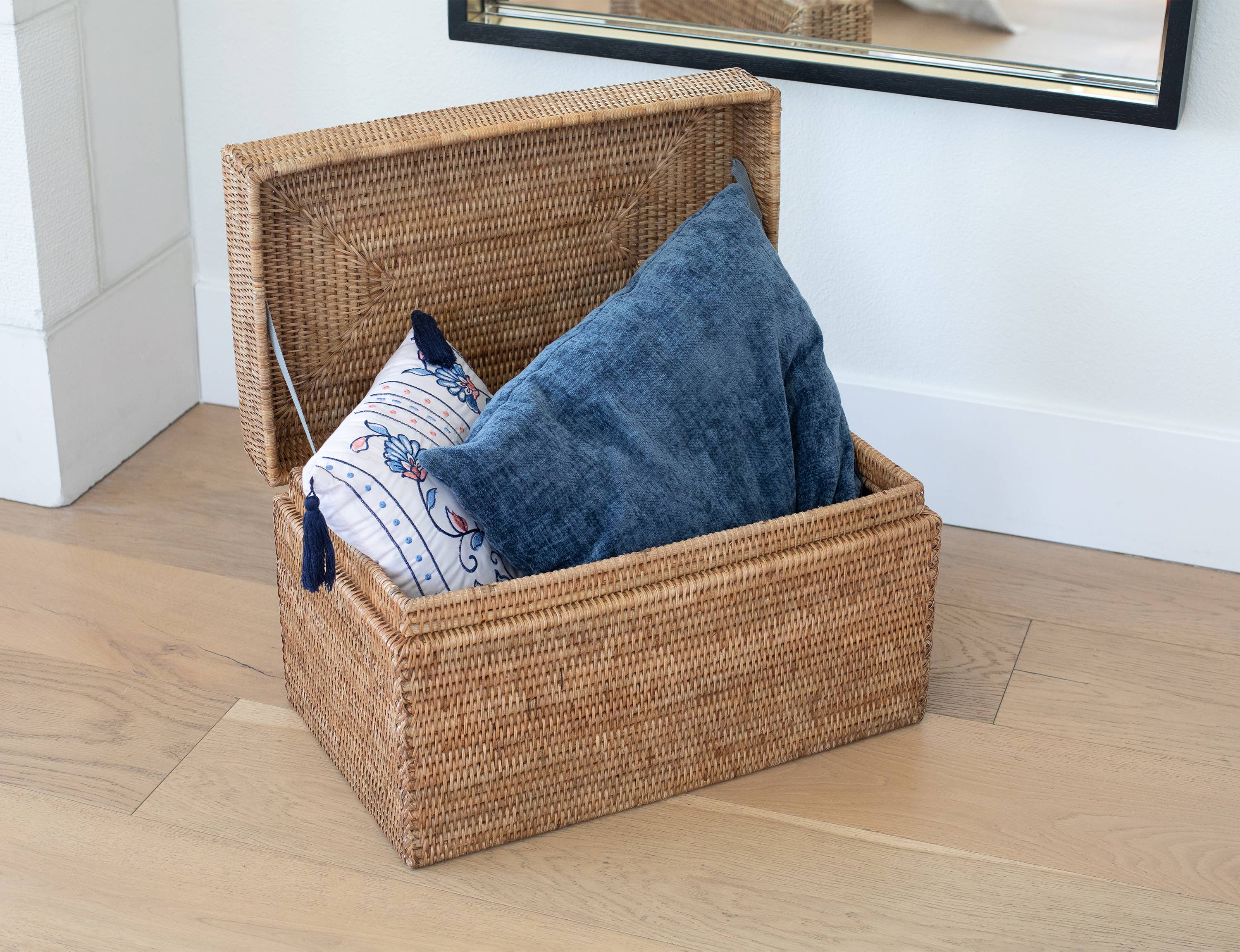 Artifacts Trading Company – wholesale Basket – Rattan Rectangular Hinged Storage Chest0