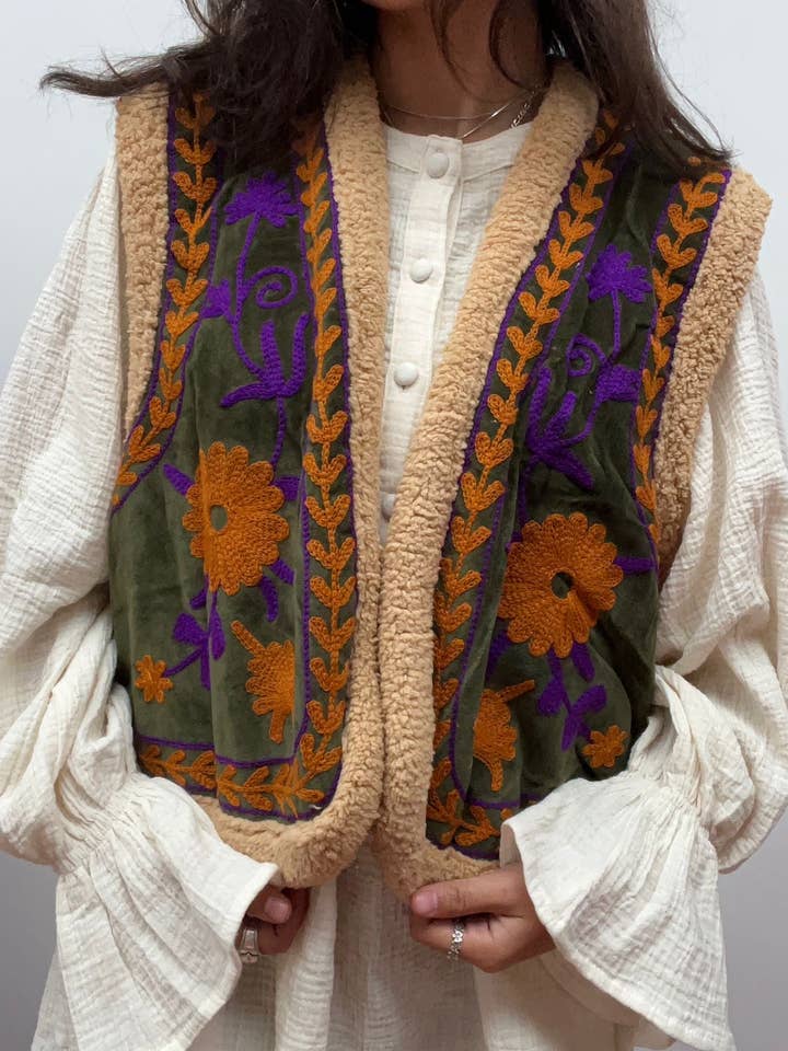 Velvet gilet teddy purple orange voor wholesale door ToutVintage