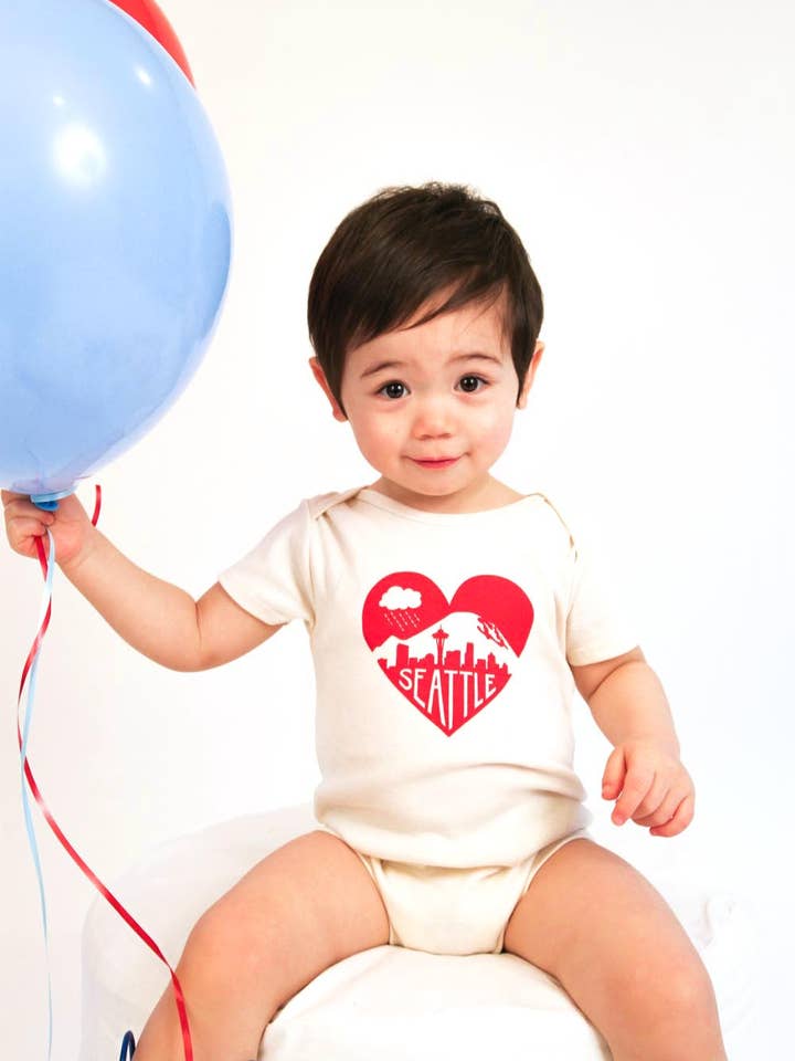 Orange Twist Studio LLC - Vente Body (sans pieds) – bébé - Seattle Love - Une-pièce bébé en coton biologique1