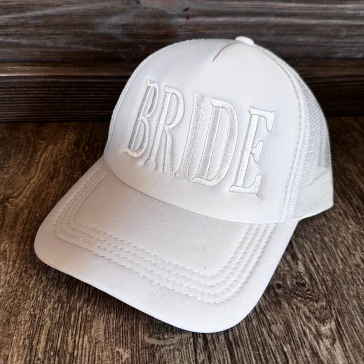 Chapeau de mariée brodé pour la vente par 426 Creative