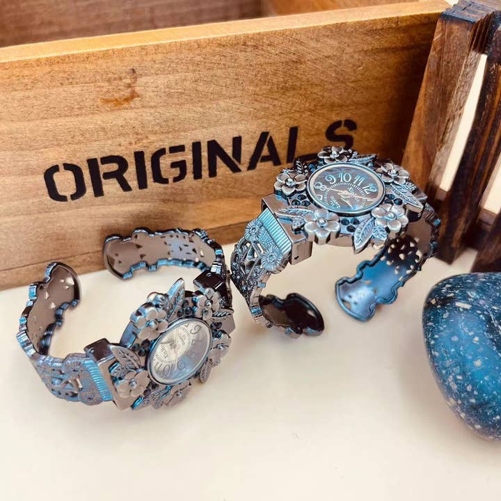 Montre-bracelet rétro pour femme avec bracelet rigide pour la vente par WoodWristCo