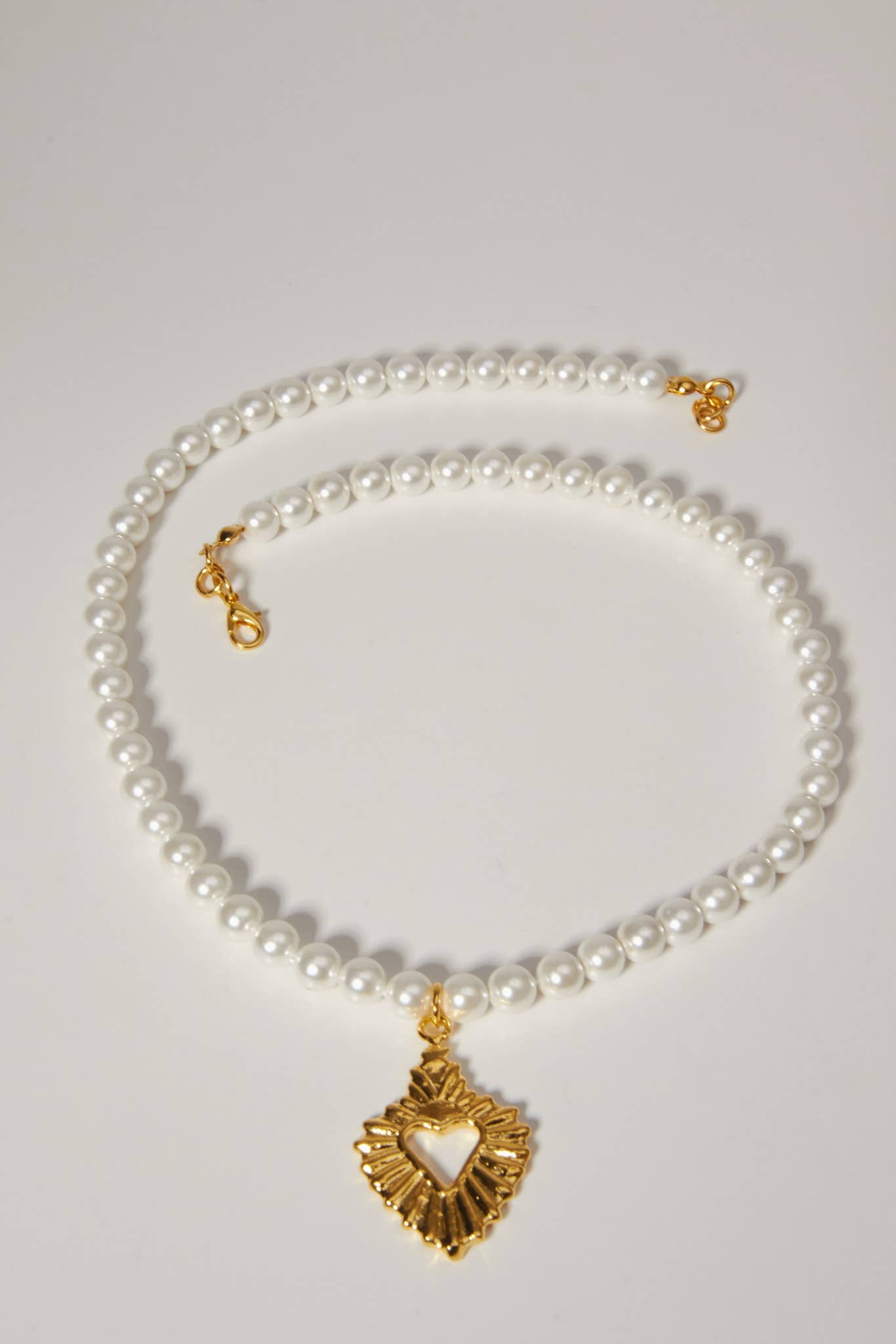 Heliconia Boutique – Großhandel Kette mit Anhänger/Charm – Amore Perlenkette – Die für das Alltagsoutfit2