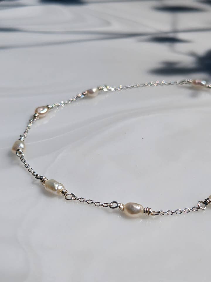 Chevillière en perles d'argent pour la vente par Freya Adventure Awaits