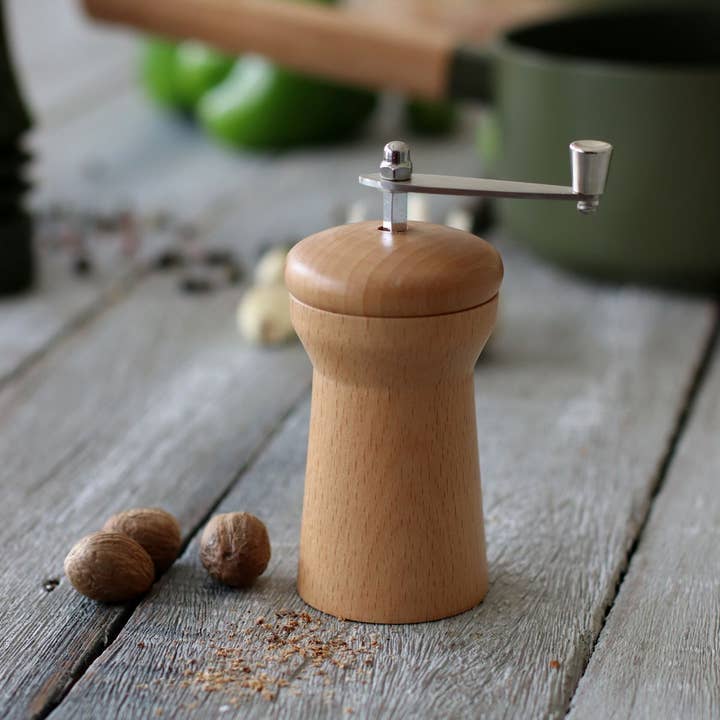 Ogo living – wholesale Spice mill – Beech wood crank nutmeg mill