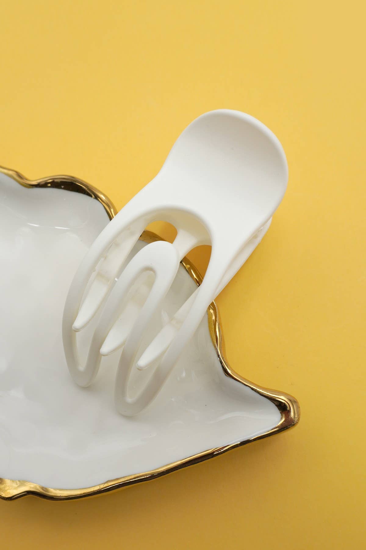 JOSSLYN by wall to wall - Wholesale Hair Clip - Women's - OVAL LAY DOWN FLAT HAIR CLAW CLIPS | 40H9260