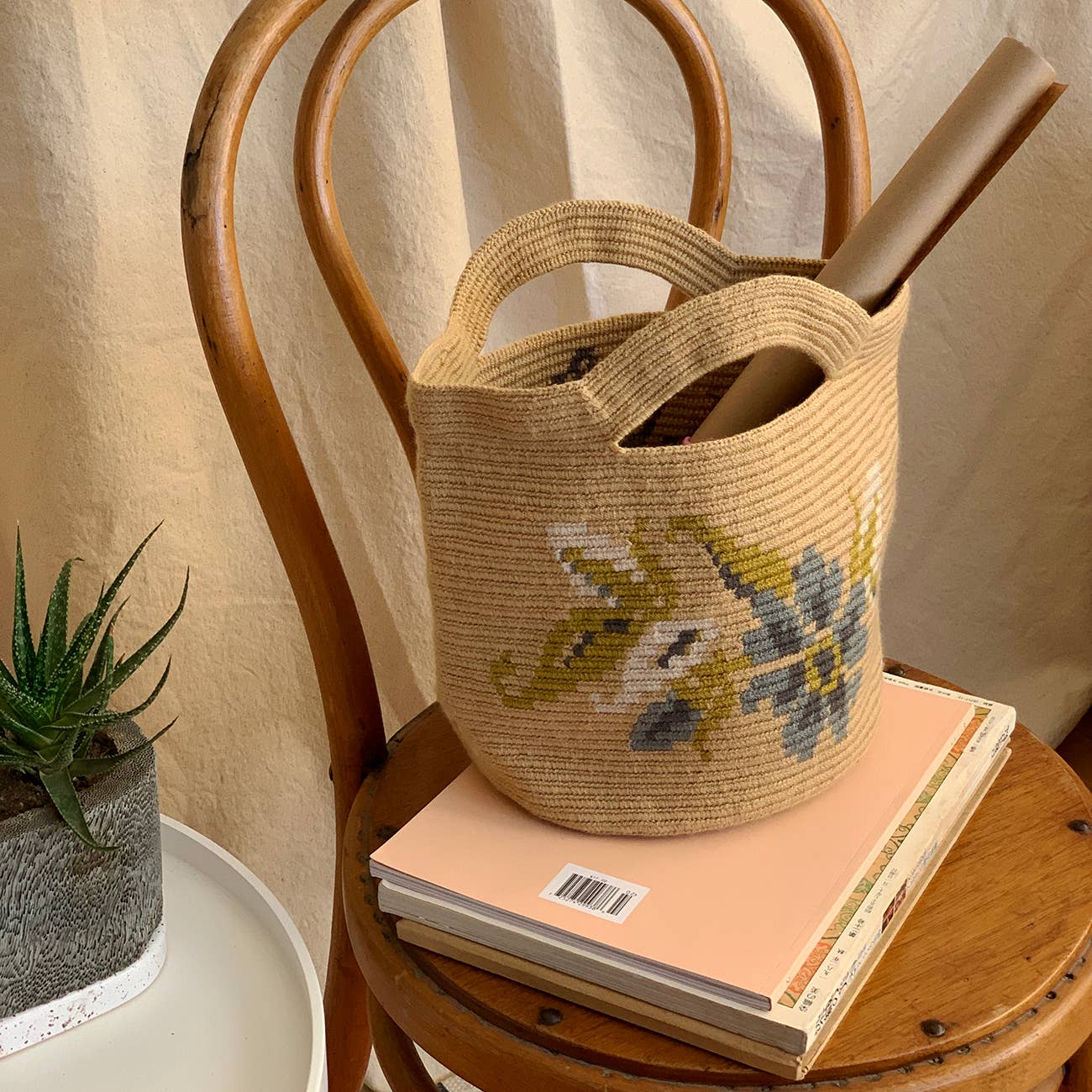 DAR Textiles – wholesale Korg – Fin Andinska blommig virkad korg