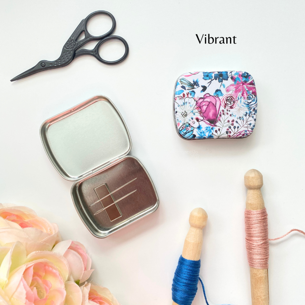 Eight22Crafts - Vente Accessoire de broderie/point de croix - Boîte à aiguilles magnétique large, étui à aiguilles floral moderne1
