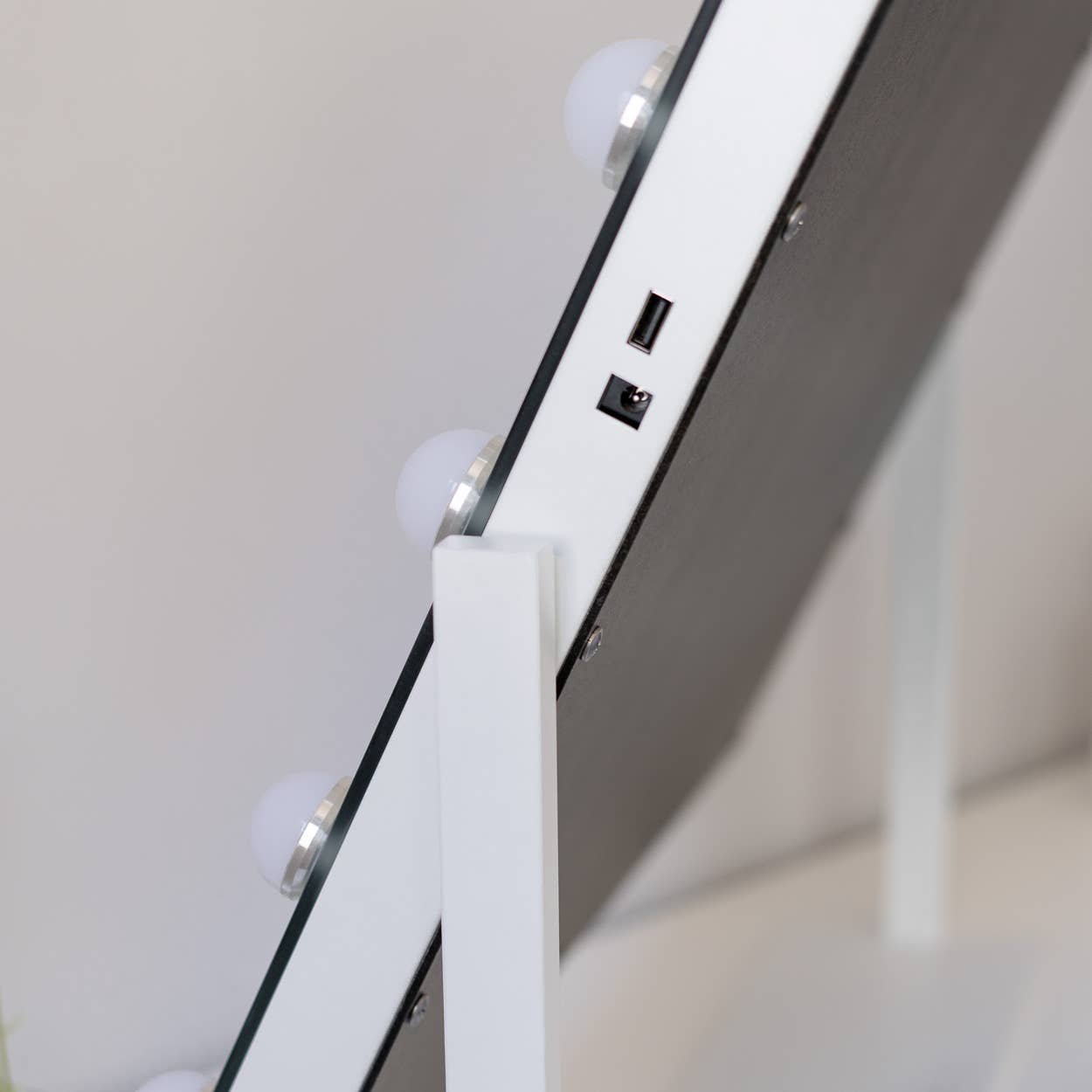 Flamingueo - Wholesale Vanity Mirror - Mirror with 15 Hollywood LED lights, three light modes, touch control, rounded corners and tiltable11