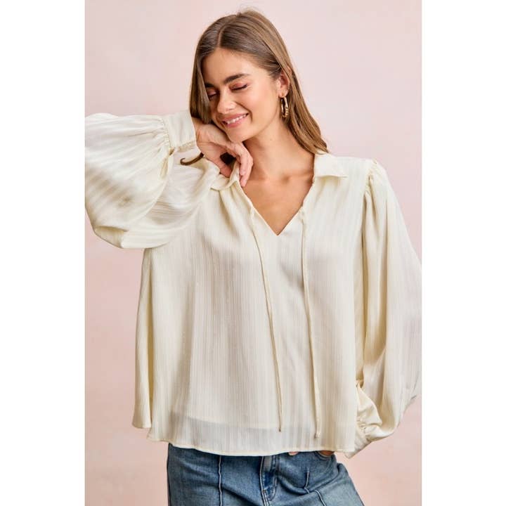 Blusa de Chifón Arrugado Brillante con Lazo para venta al por mayor de IVE