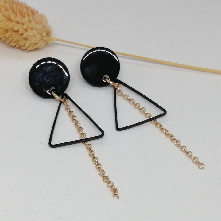 Brincos - Resina 10 - triângulo - dourado/preto por atacado de Maison Delclef