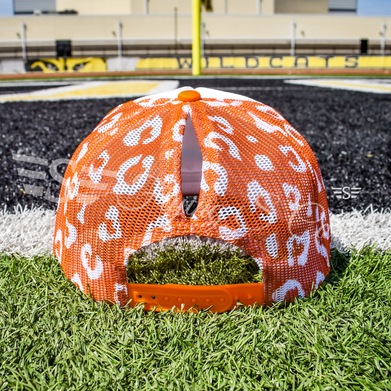 Flying S Company – Großhandel Basecap – Unisex – Weißer Front Leopard Magna Pony™ Mesh Foam Trucker Hut18