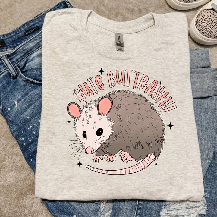 Southern Chic – T-shirt estampada - Mulher por atacado – T-shirt fofa mas com lixo0