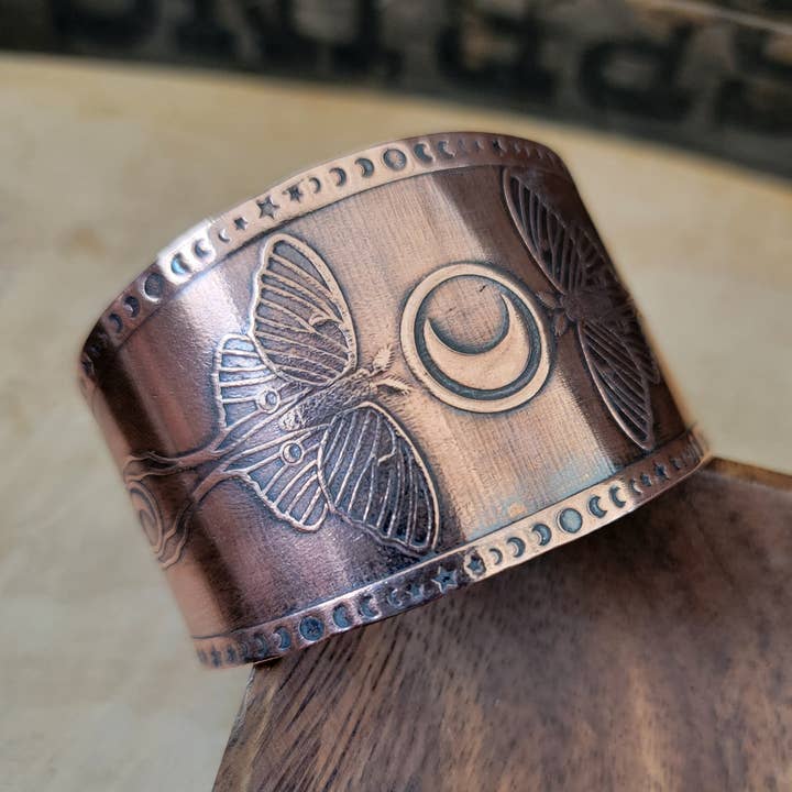 Pulseira de punho de cobre Luna Moth por atacado de Verdilune